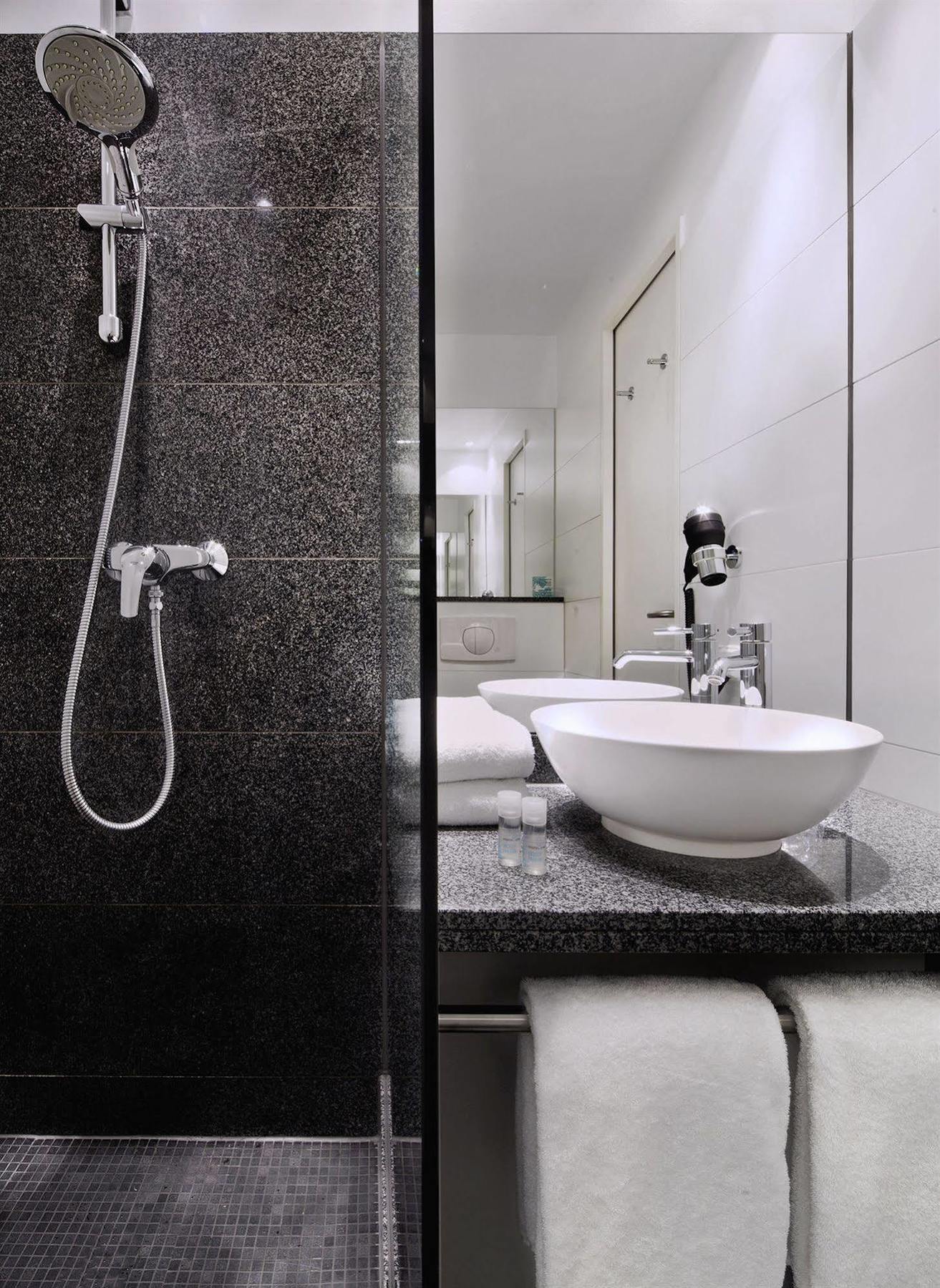 Motel One רוסטוק מראה חיצוני תמונה
